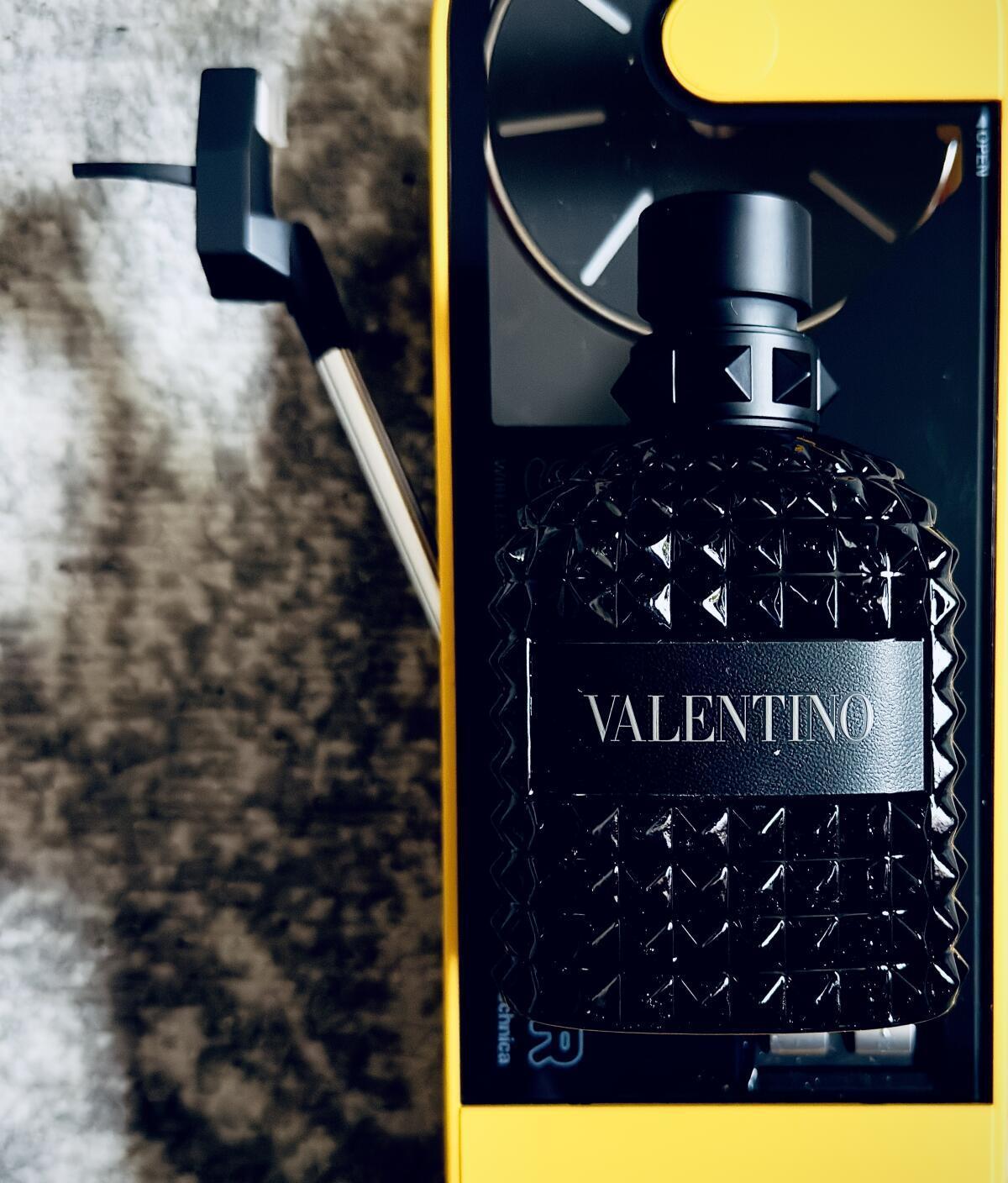 Uomo Born in Roma Rockstud Noir by Valentino – Eau de Toilette 100ML (2023)